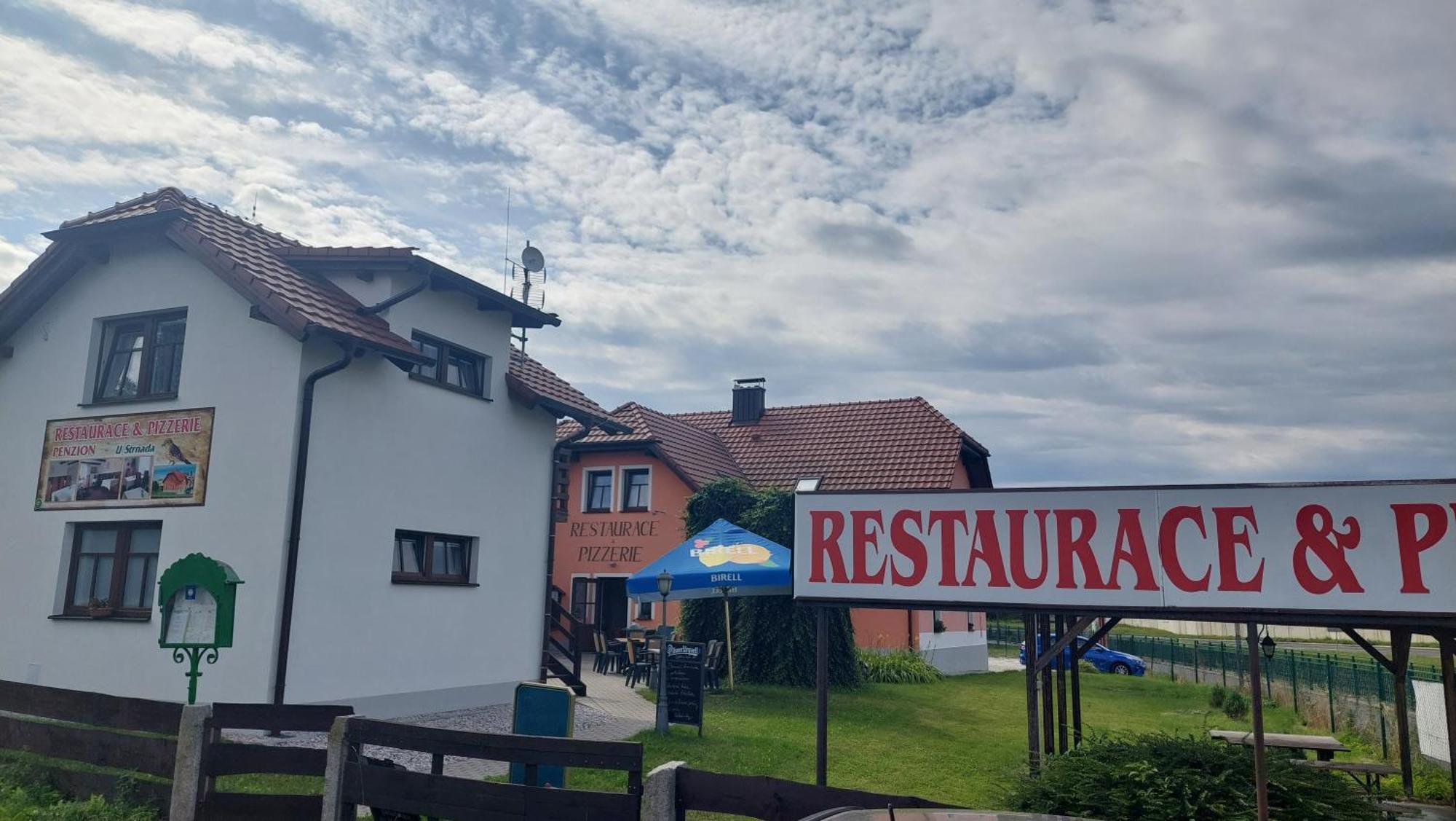 Penzion A Restaurace U Strnada Klatovy Eksteriør billede
