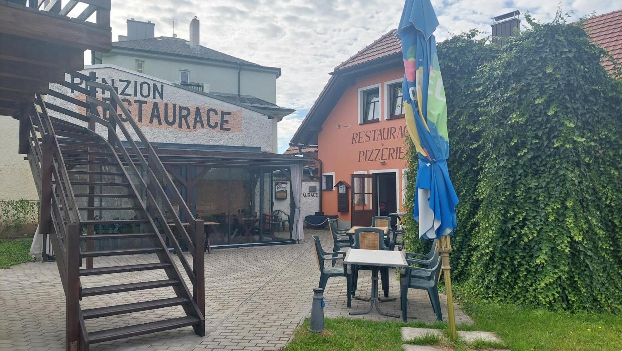 Penzion A Restaurace U Strnada Klatovy Eksteriør billede