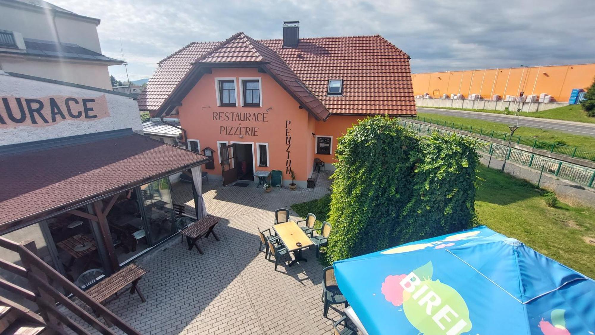 Penzion A Restaurace U Strnada Klatovy Eksteriør billede