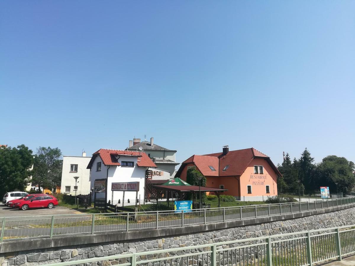 Penzion A Restaurace U Strnada Klatovy Eksteriør billede